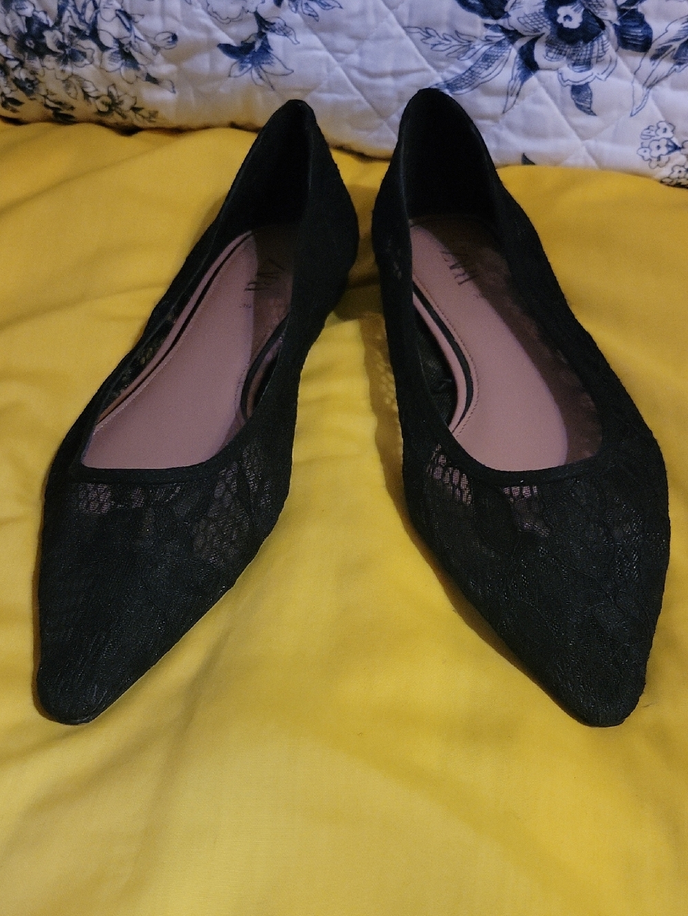 Zara Black Lace Ballet Flats W Pointy Toe, Low Vamp, Size 9 US Or 39 Euro